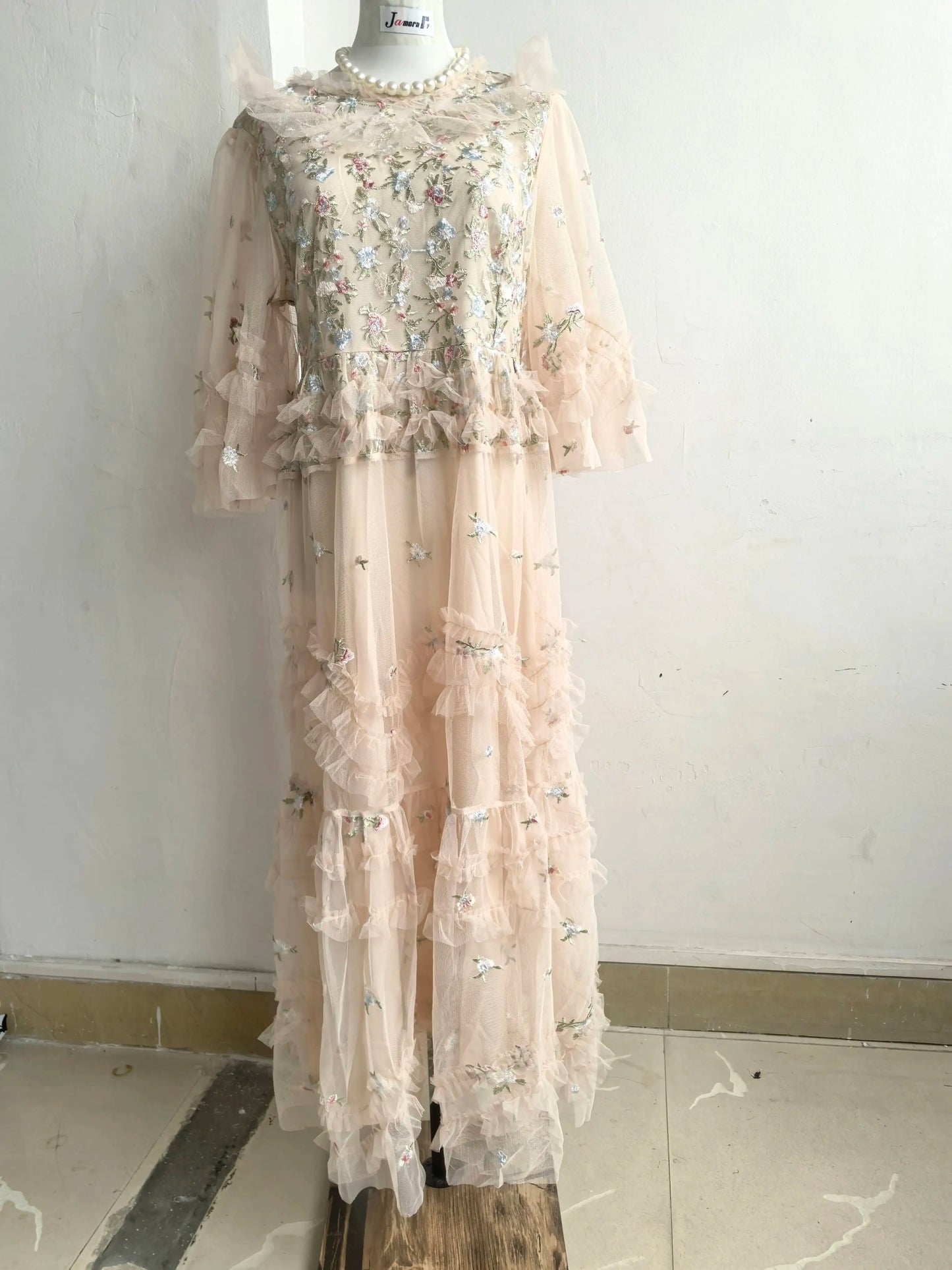 Vestido Midi Elegante e Florido